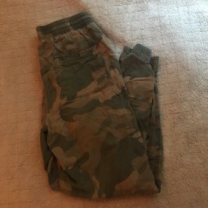 Hollister High Rise Camo Joggers